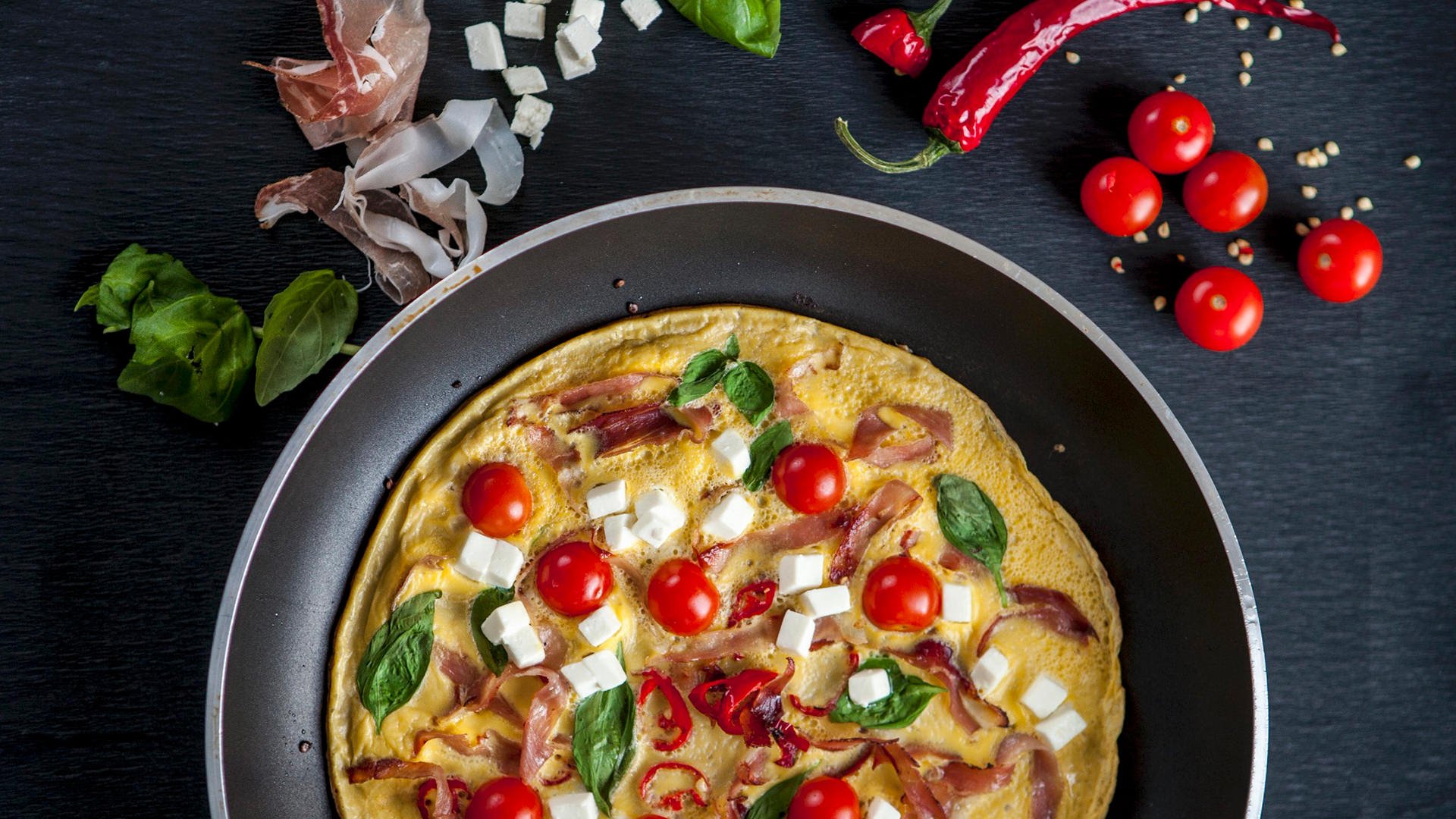 Frühstücksomelette mit Tomaten, Käse und Schinken - MinusL