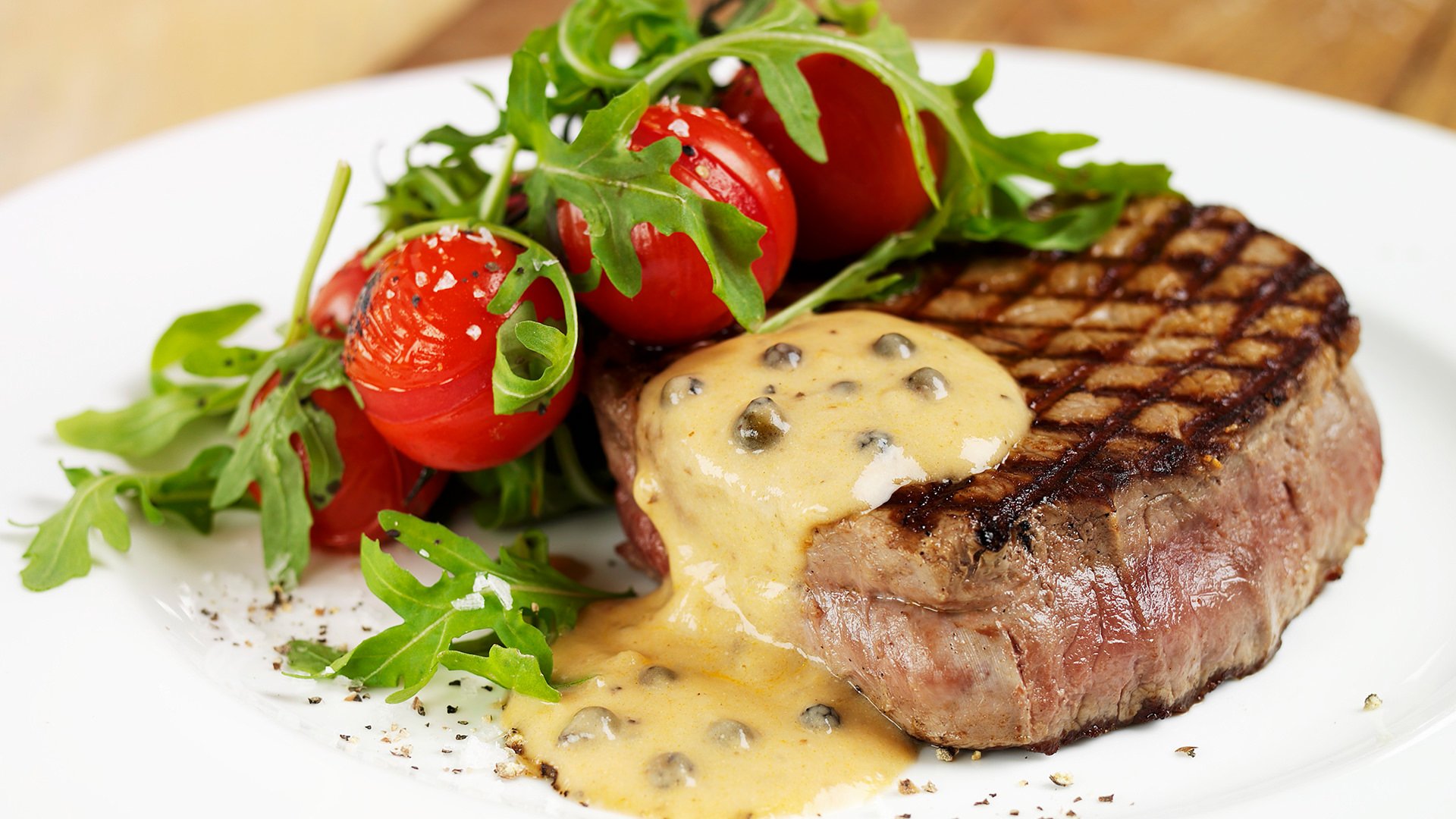Rinderfiletsteak Niedertemperatur Gegart Als Pfeffersteak Flambiert ...