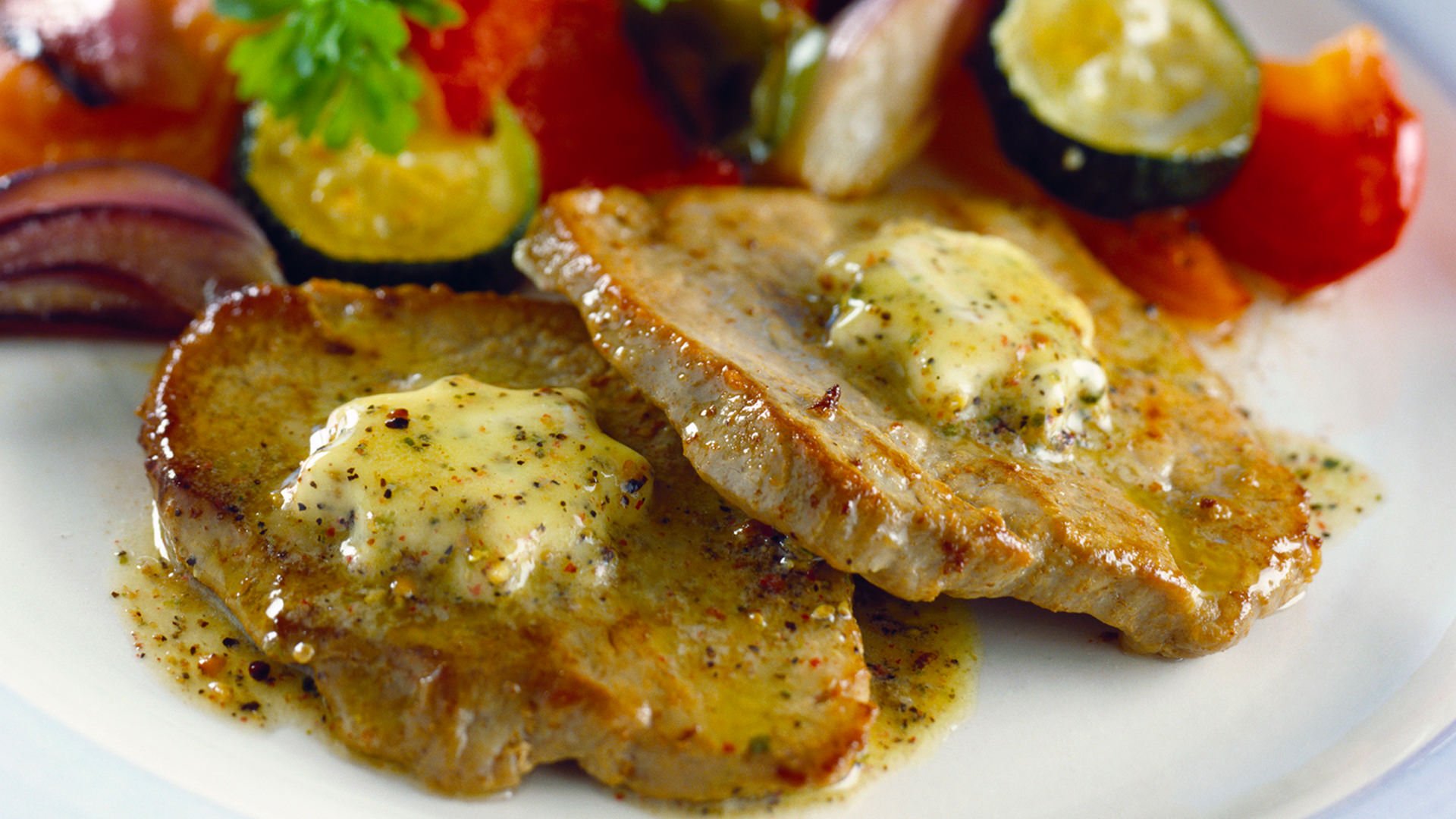 Schweinesteaks mit Kräuterbutter - MinusL