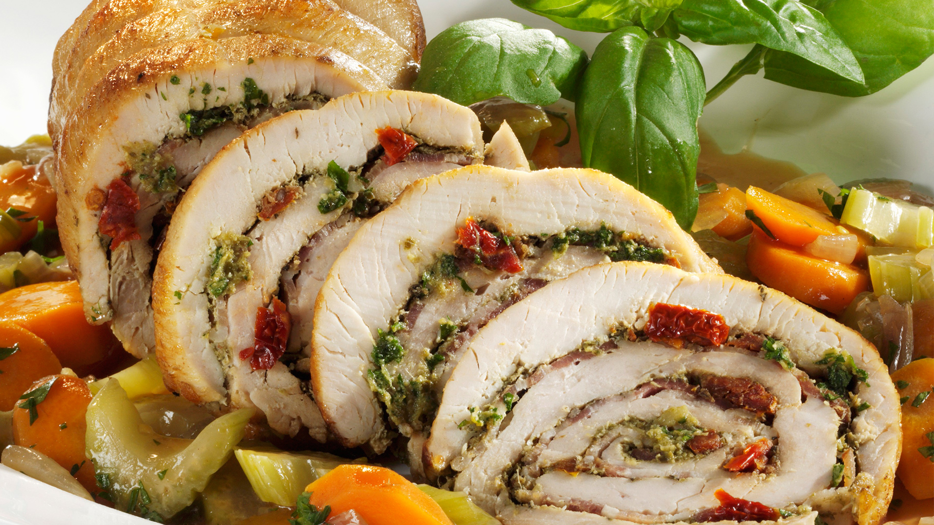 Mediterraner Putenrollbraten auf Gemüse - MinusL