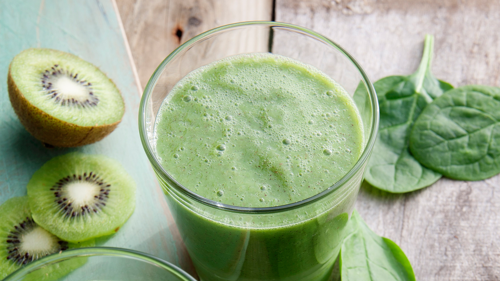 Smoothie mit Apfel, Spinat und Kiwi | MinusL